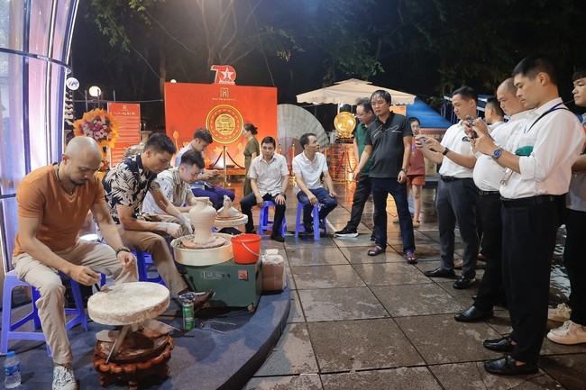 Khai mạc Festival Thu Hà Nội 2024 với chủ đề “Thu Hà Nội – Mùa thu lịch sử” - Ảnh 7.